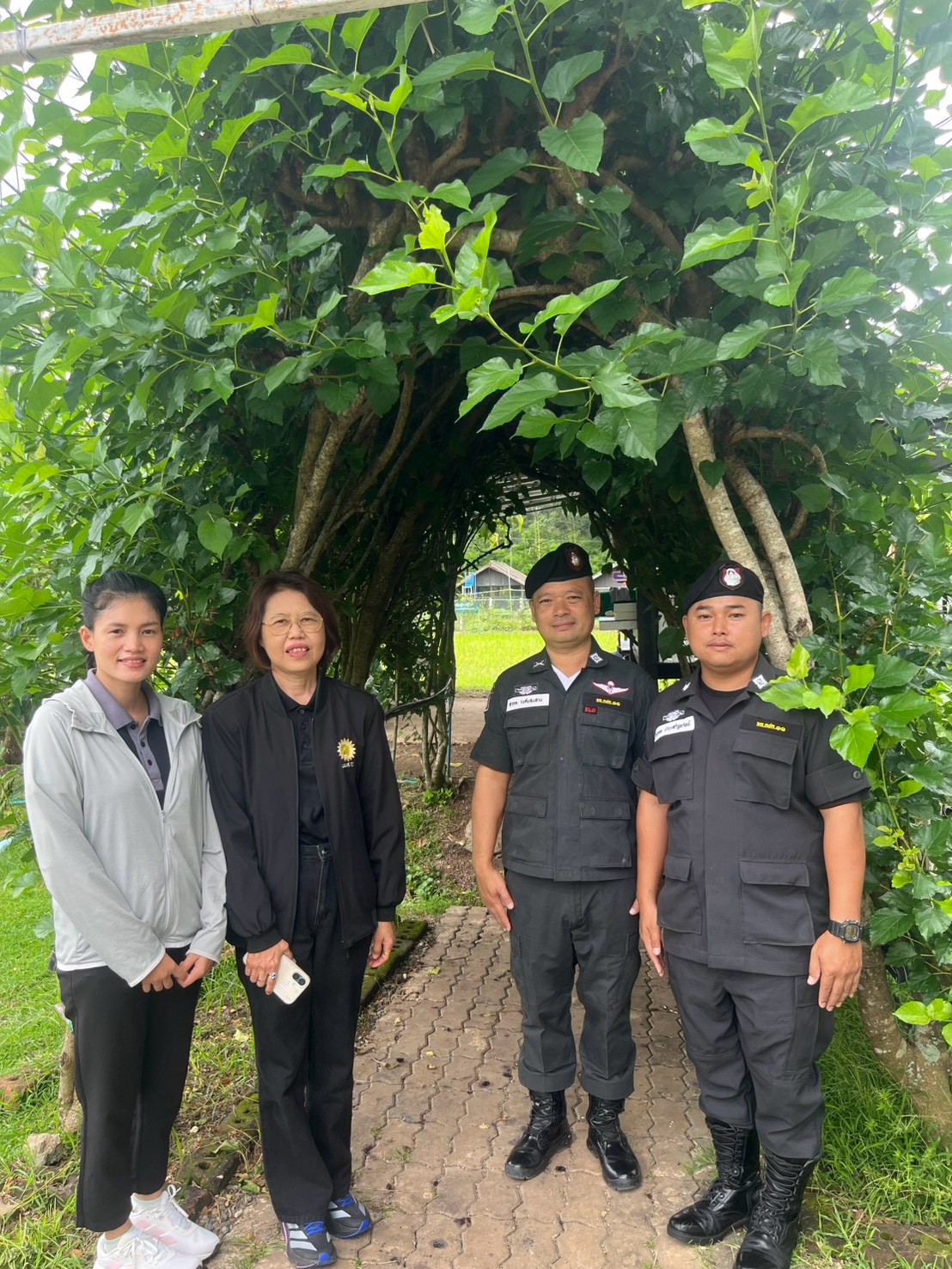 title - ส.ป.ก.จันทบุรี สนับสนุนปัจจัยการผลิต ในโครงการเพิ่มศักยภาพระบบงานเกษตร ภายใต้แผนพัฒนาเด็กและเยาวชนในถิ่นทุรกันดาร ตามพระราชดำริ สมเด็จพระเทพรัตนราชสุดาฯ สยามบรมราชกุมารี ประจำปีงบประมาณ พ.ศ. 2569